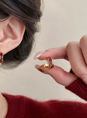 红色C形耳环女秋冬轻奢高级感耳圈独特耳钉2026新款爆款过年耳饰