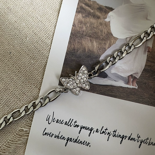 Брендовое ожерелье, небольшой чокер, дизайнерская цепочка до ключиц, аксессуар, европейский стиль, популярно в интернете, легкий роскошный стиль, тренд сезона