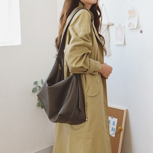 通勤百搭软皮大容量托特包
