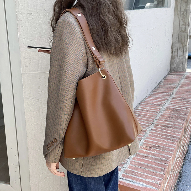 小众质感水桶包，单肩斜挎可调