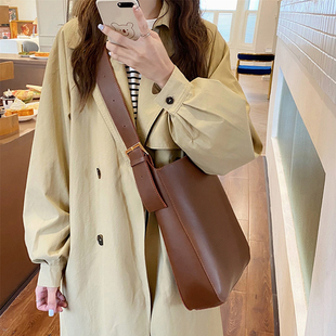 BagGirl 通勤包 復(fù)古小眾韓國(guó)水桶包ins韓版 港風(fēng)斜挎大包2025新款