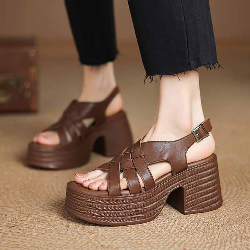 露趾凉鞋女款夏季2026新款防滑松糕厚底粗跟真皮编织超轻外穿高跟