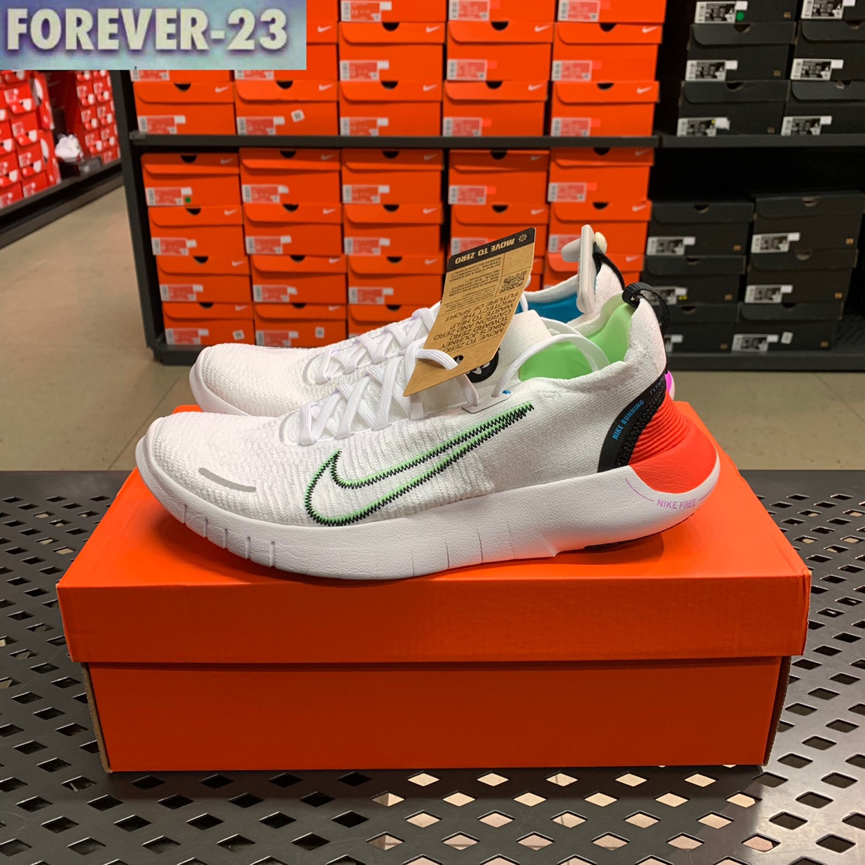 男子赤足轻便透气跑步鞋耐克