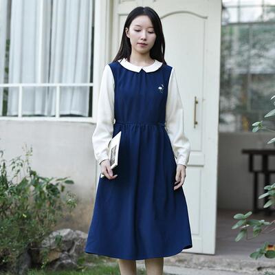 交叠翻领撞色袖子连衣裙