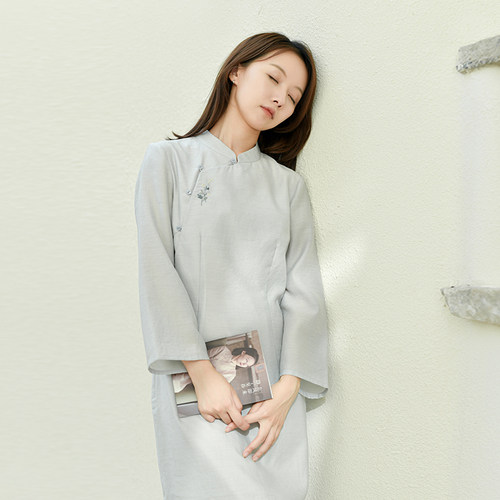 前世今生日常绣花修身旗袍