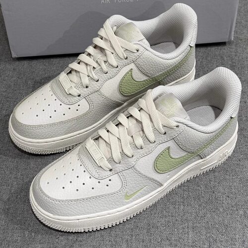 Nike耐克AIR FORCE 1 白绿女款空军一号低帮休闲板鞋 IB3881-001