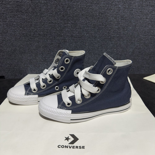 匡威AllStar深蓝高帮帆布鞋