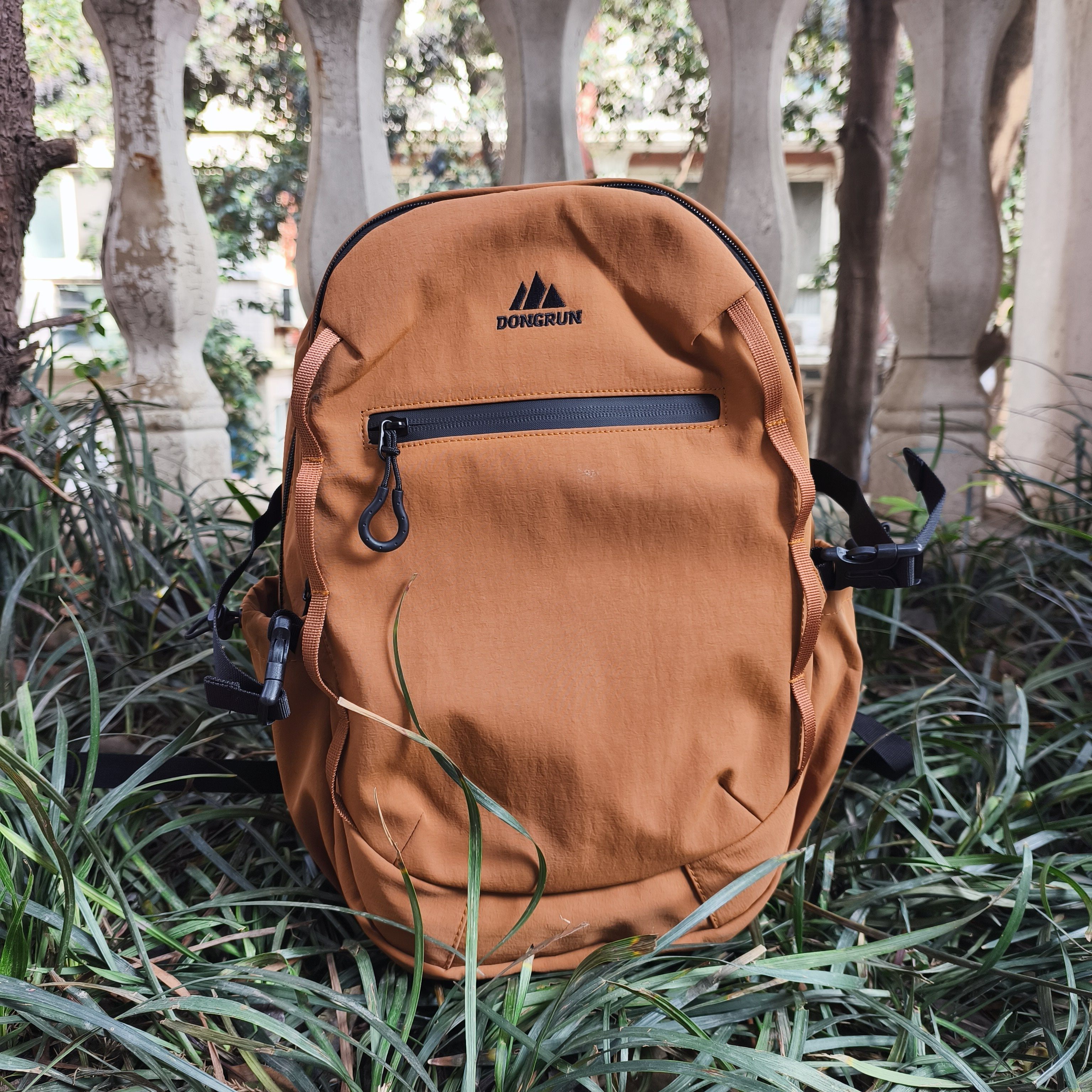 防水双肩包男女士休闲出游通勤旅行轻便背包户外运动多彩学生书包