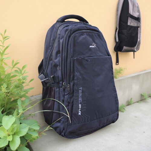 学生书包双肩包防水轻便电脑背包