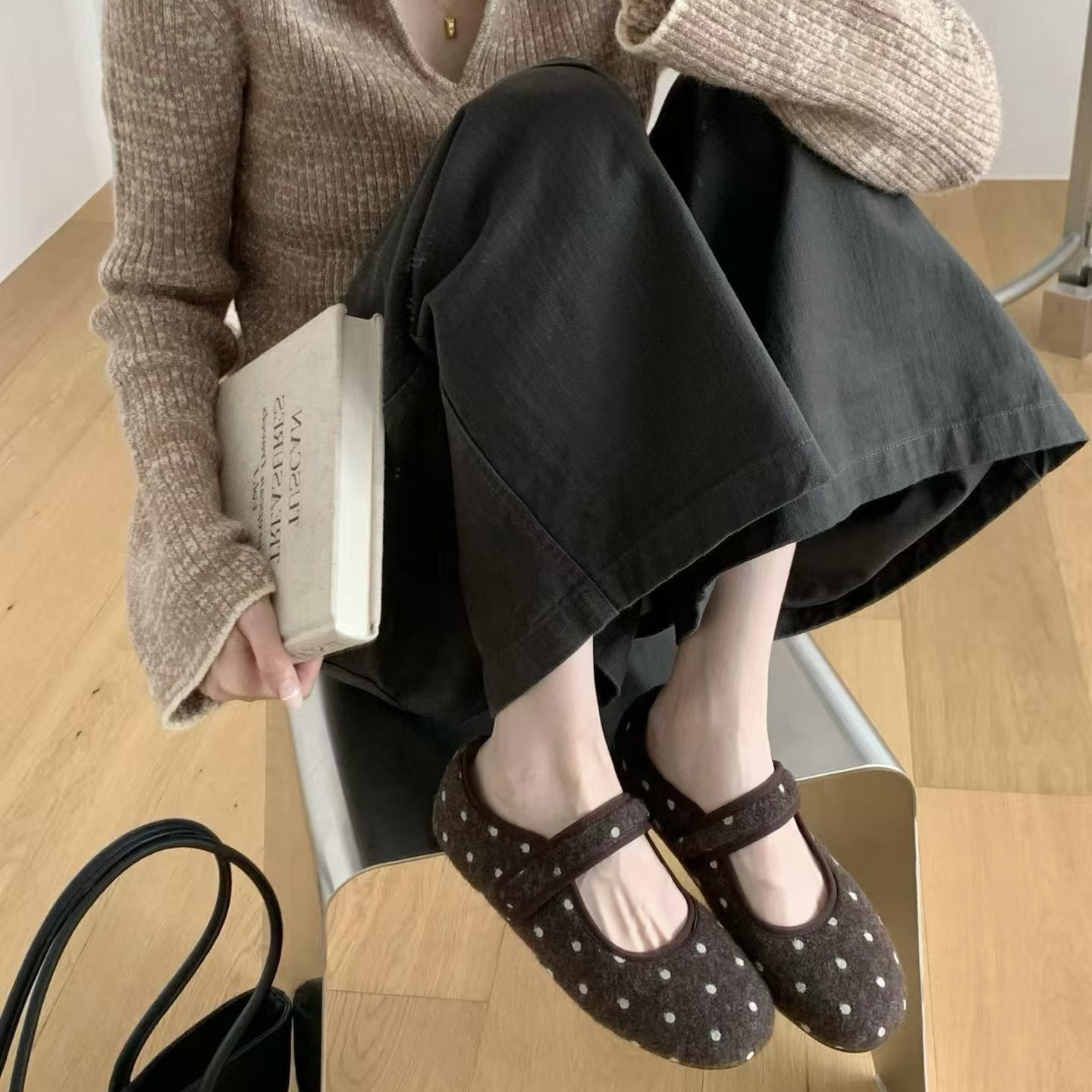 羊毛毡玛丽珍鞋女秋冬新款真皮内里波点单鞋软底复古文艺奶奶鞋