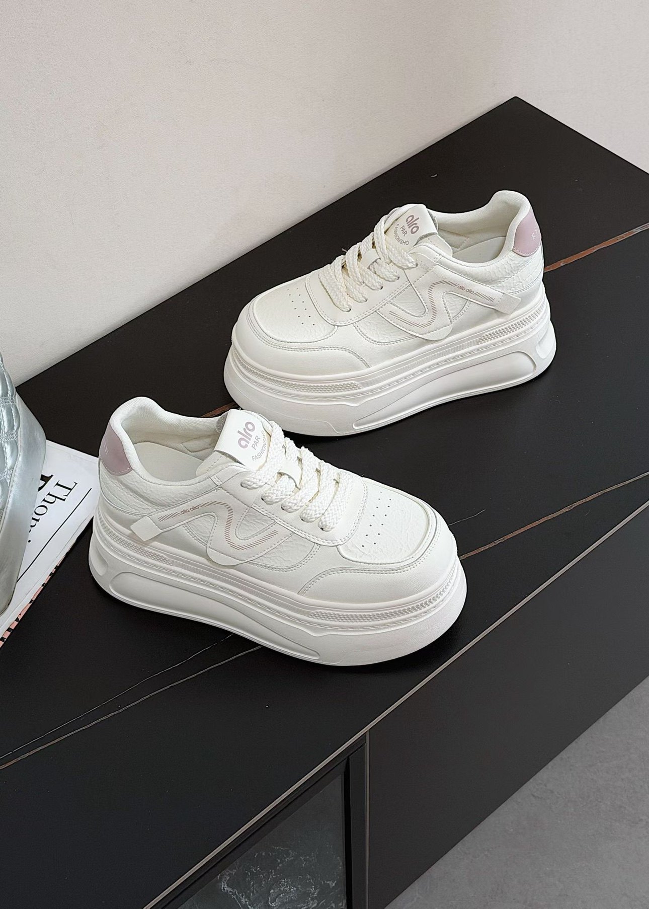 真皮缕空透气字母板鞋2026春夏新款小白鞋时尚百搭轻便舒适休闲鞋,女鞋,时尚休闲鞋,淘宝优惠券,粉丝福利购,淘宝优惠卷