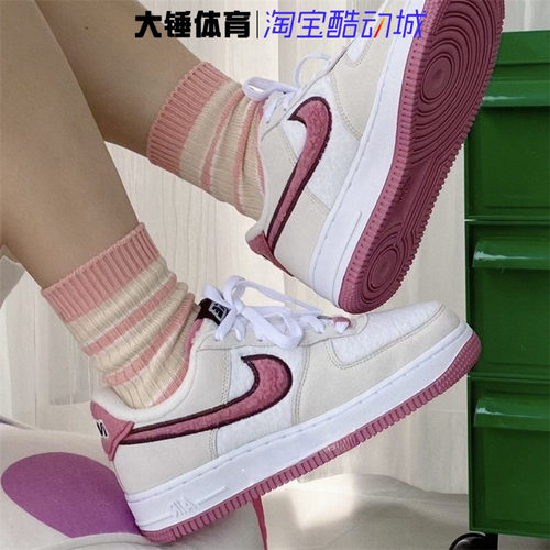 Nike/耐克 AirForce1女子AF1毛绒空军板鞋FB1873-006 - 封面
