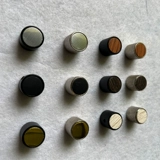 Гитара, электронная металлическая шапка, цветная инкрустация камня