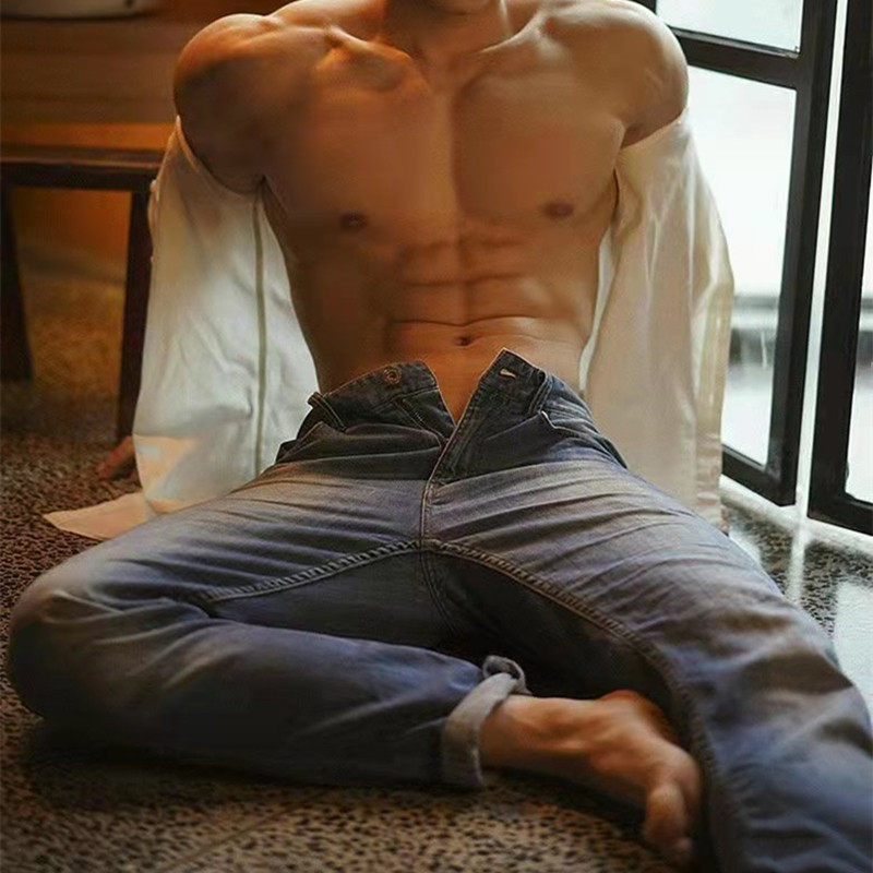 男士修身小脚牛仔裤蓝色