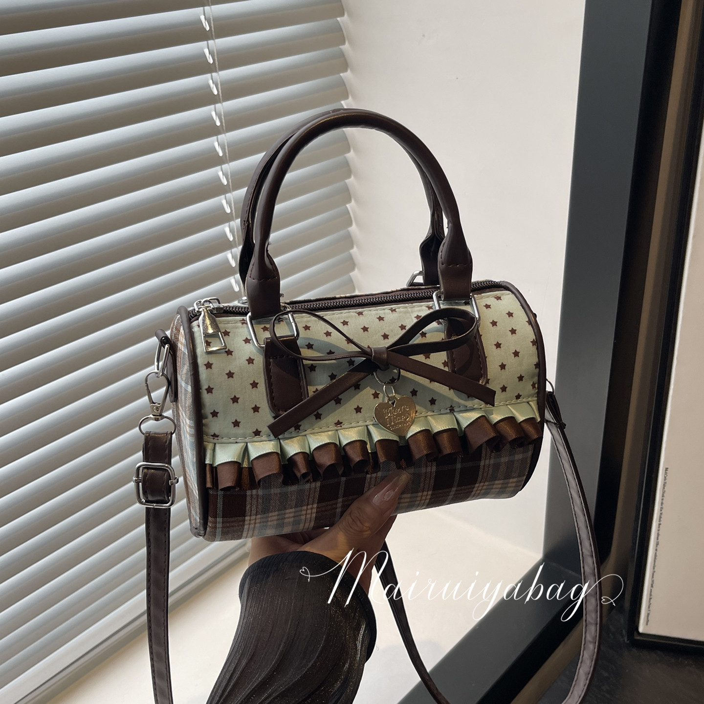 甜美蝴蝶结手提格子斜挎枕头包