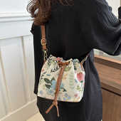 2024新款 潮轻便抽绳帆布女包花卉条纹民族风大容量单肩斜挎水桶包