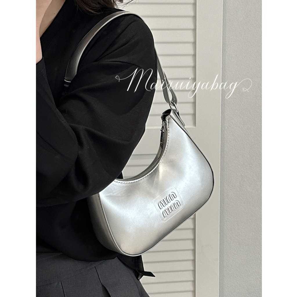 银色月牙轻奢单肩腋下复古马鞍包