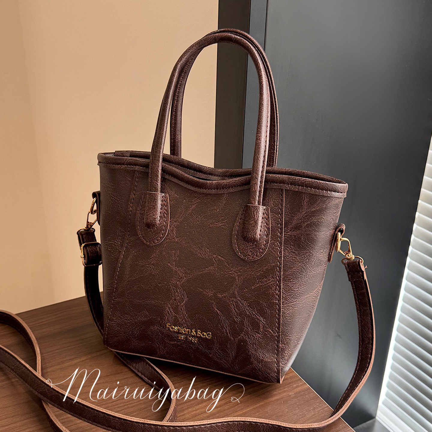 高级感复古时尚百搭通勤水桶包