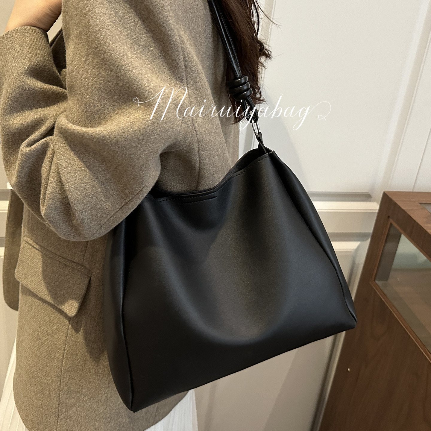 复古时尚单肩包质感水桶托特包