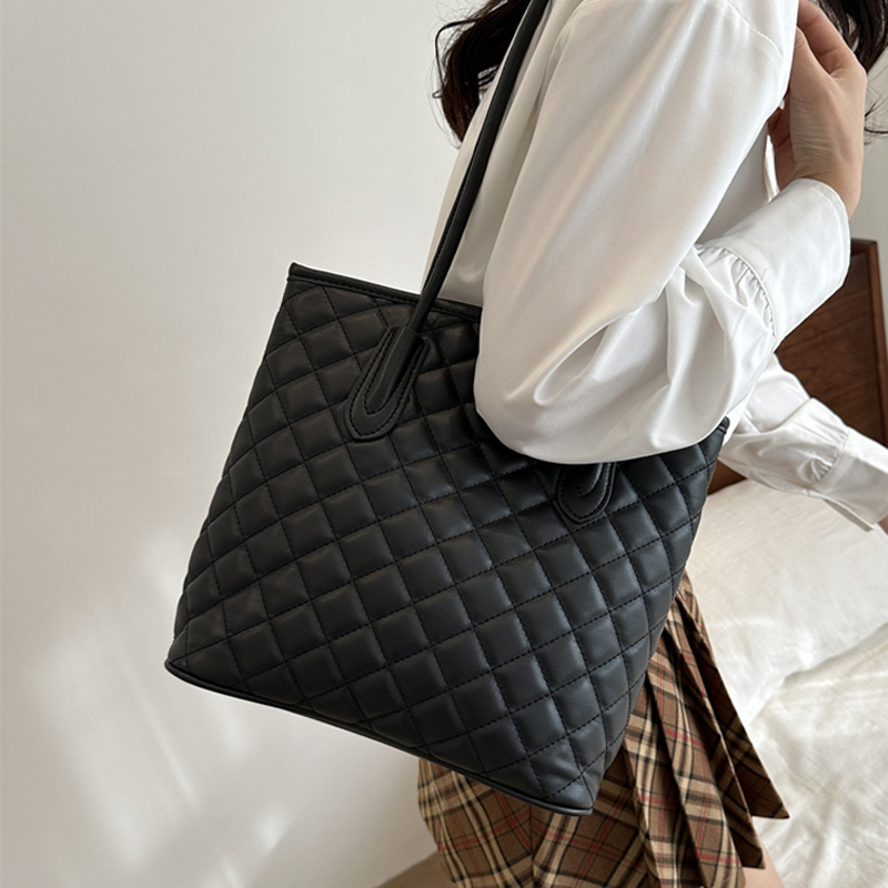 麦瑞雅大容量菱格复古通勤托特包