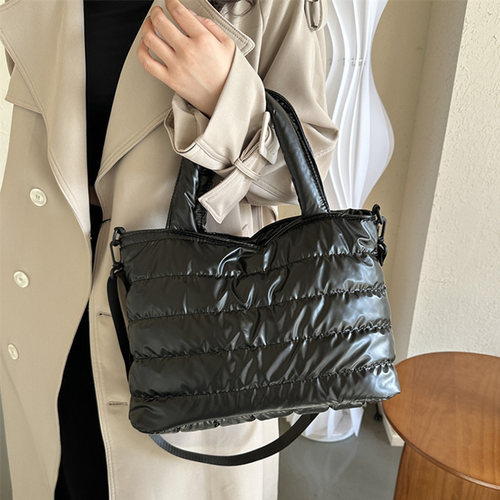 麦瑞雅菱格小众羽绒棉服手提包