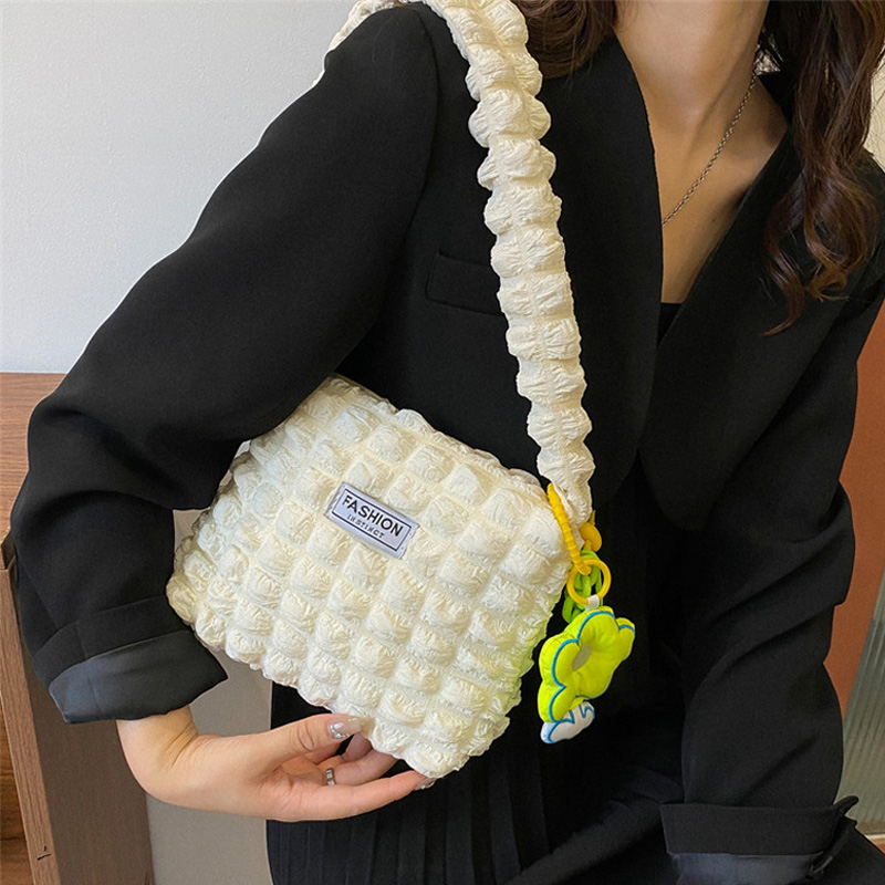 麦瑞雅少女心褶皱法棍单肩腋下包