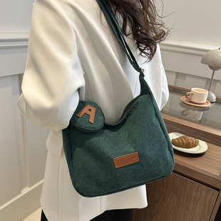 今年流行韩版 网红休闲斜挎学生包潮 百搭灯芯绒包包女2024春夏新款