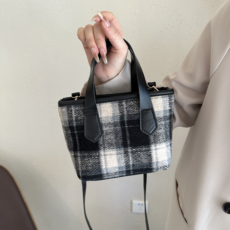 麦瑞雅毛呢格子手提大容量水桶包