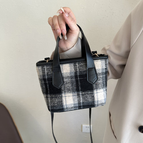 麦瑞雅毛呢格子手提大容量水桶包