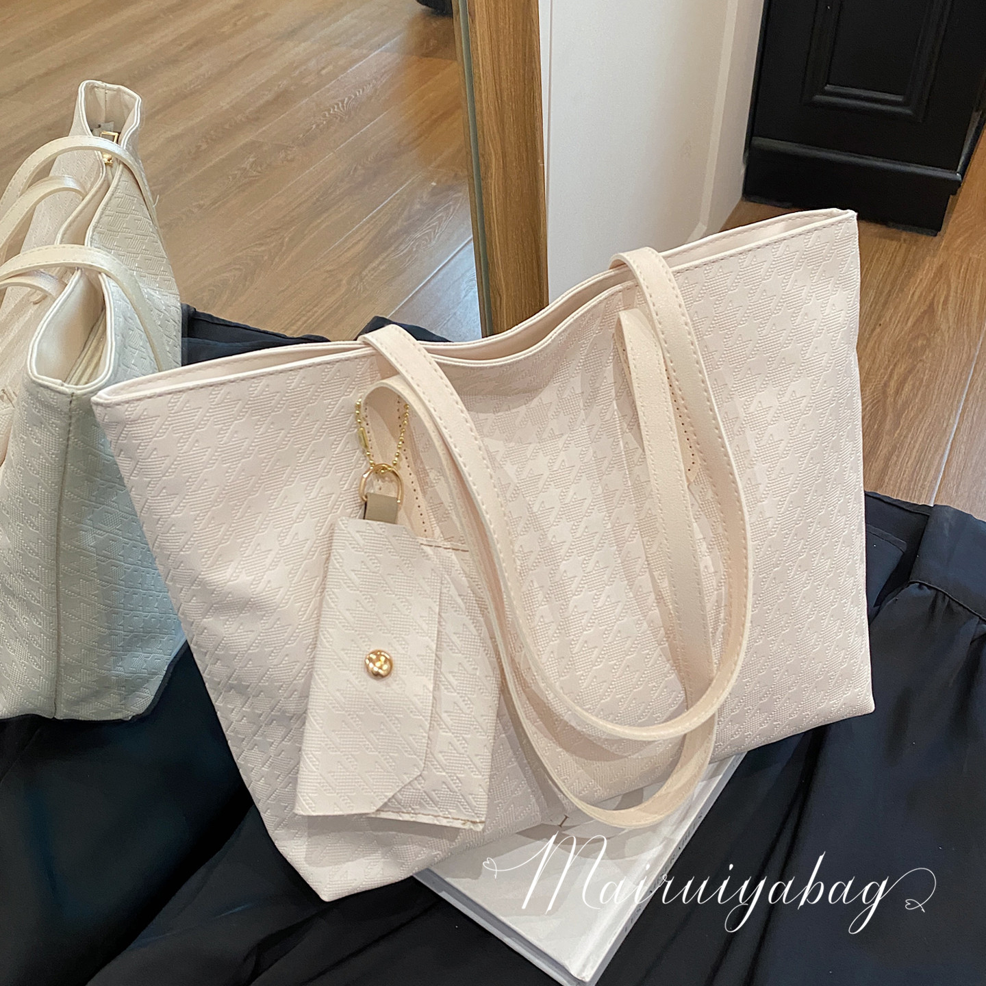 大容量通勤上班压花单肩托特包