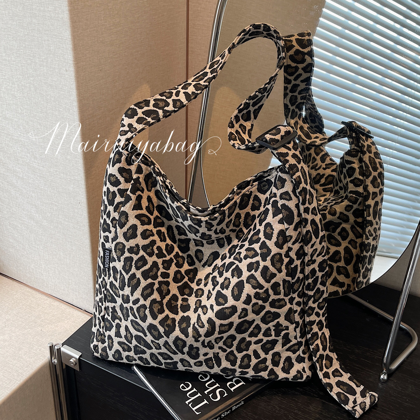 慵懒松弛感豹纹帆布通勤托特包