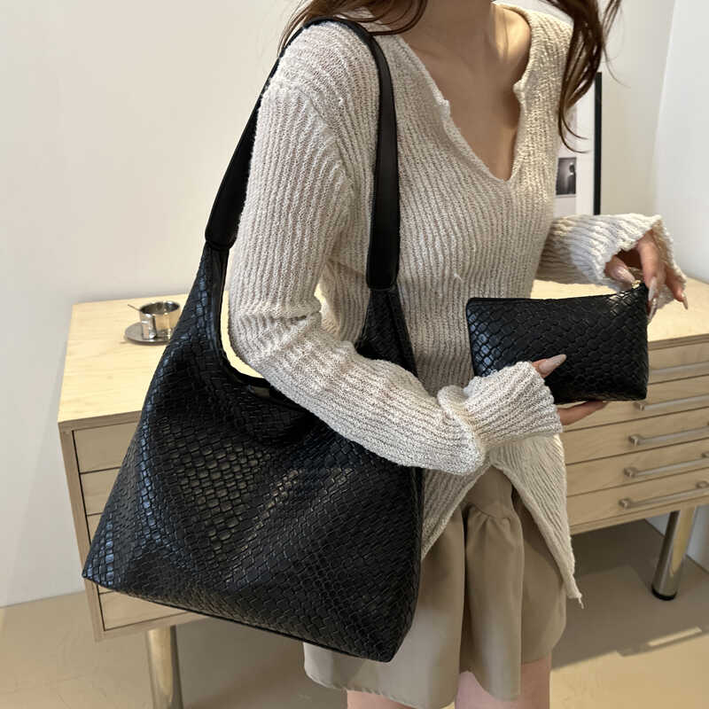 麦瑞雅休闲复古大容量编织水桶包