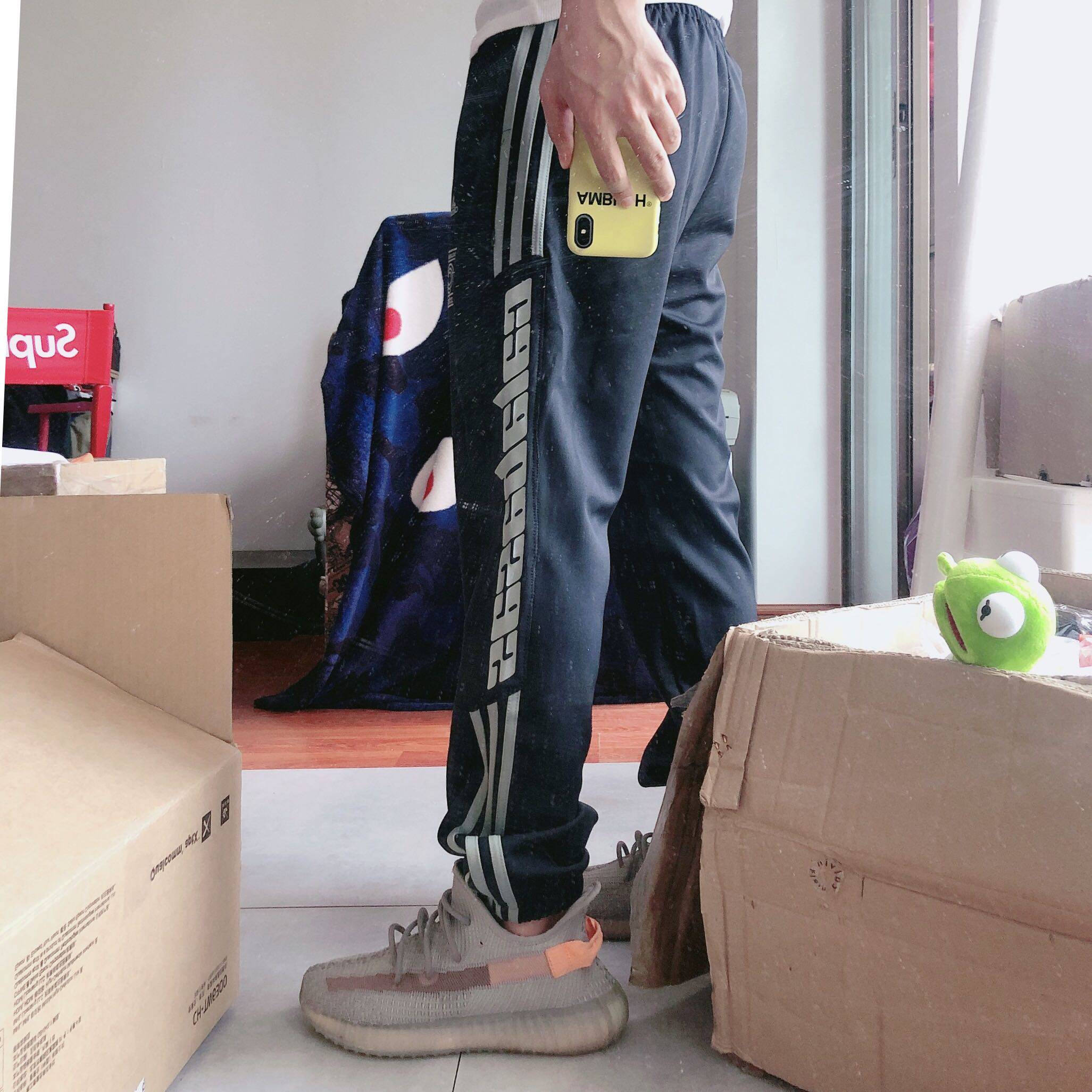 sevenpounds 侃爷同款 yeezy 神裤三条杠运动裤在类目 男装, 休闲裤中 - 来自Buy2taobao.com提供专业的淘宝代购服务