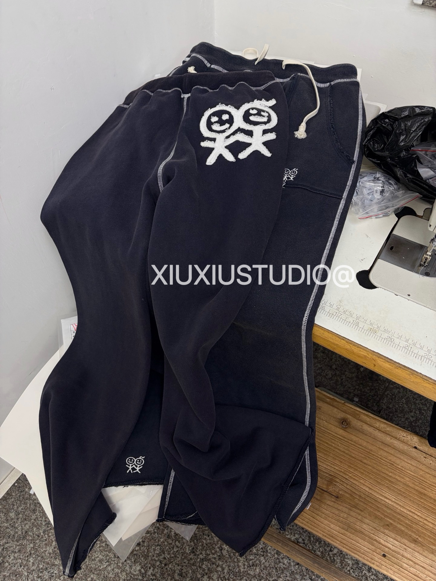 【xiuxiustudio】26aw火柴人美式复古刺绣卡通宽松休闲卫裤潮男女图片