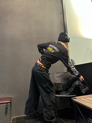 xiuxiustudio自主秋东涂鸦字母印花宽松长袖休闲打底T恤衫潮男女