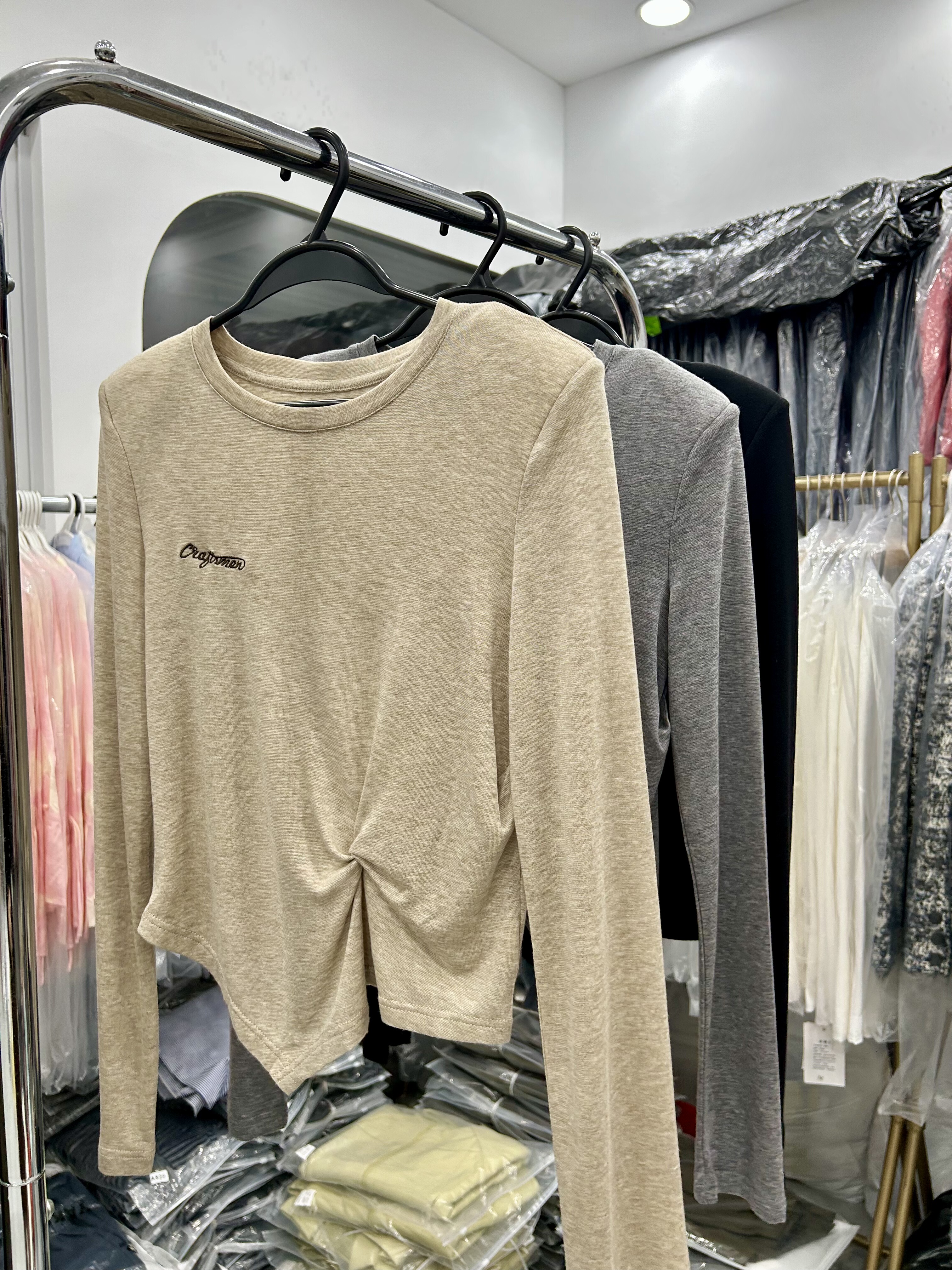 韩索慧慧短款带垫肩打底衫均码，M120斤内，L135斤内 衣长55