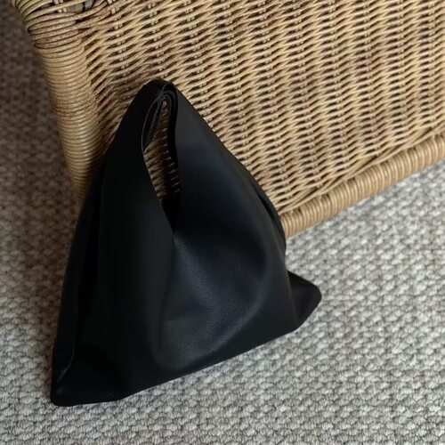 极简松弛感羊皮真皮三角包bindle