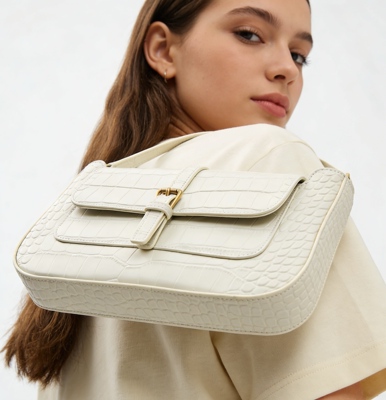 2026新款轻奢牛皮翻盖搭扣单肩手提小众复古腋下包女高级通勤法棍