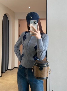 WTHEONE高品质绵羊毛撞色菱格嵌花短款灰色圆领针织开衫女2026新