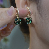 轻奢精致绿色钻球耳环女2024年新款 小众设计微镶耳扣网红气质耳饰