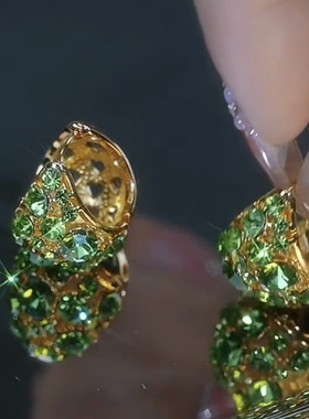 绿色镶钻摇篮耳环轻奢高级感气质耳坠百搭时尚耳扣2024年新款耳饰