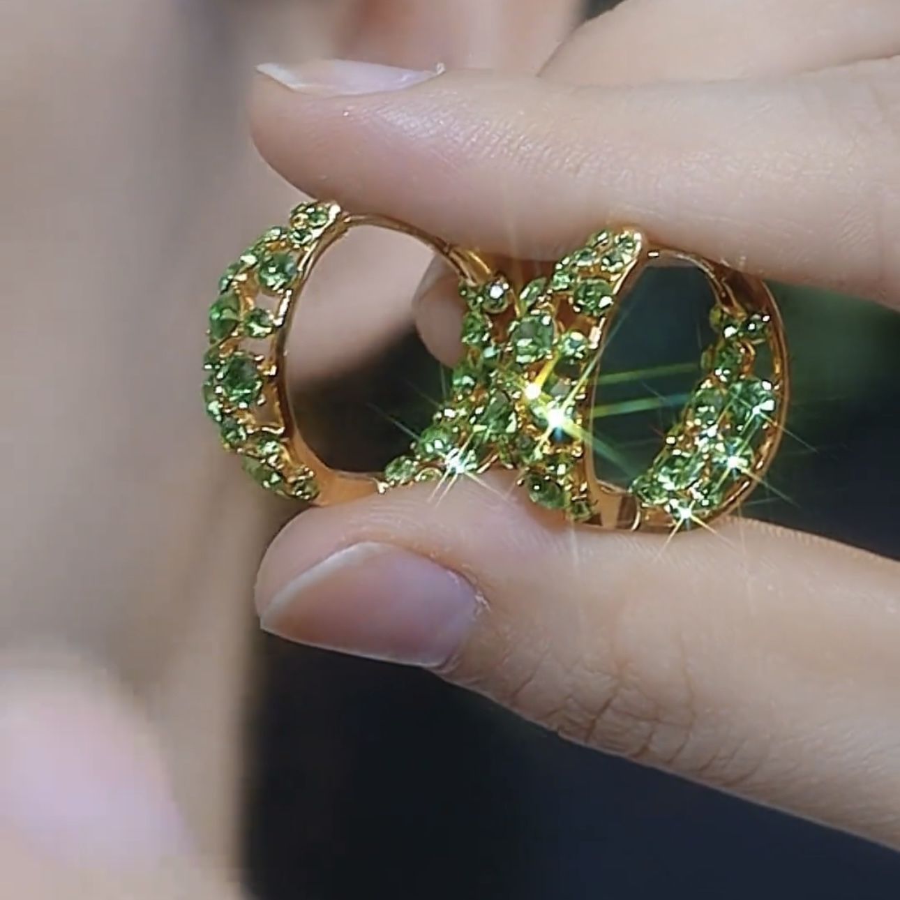 春夏清新绿色满钻圈圈耳环