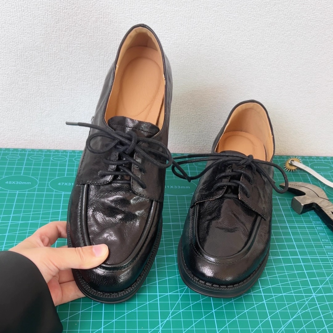 英伦风黑色系带乐福鞋女气质