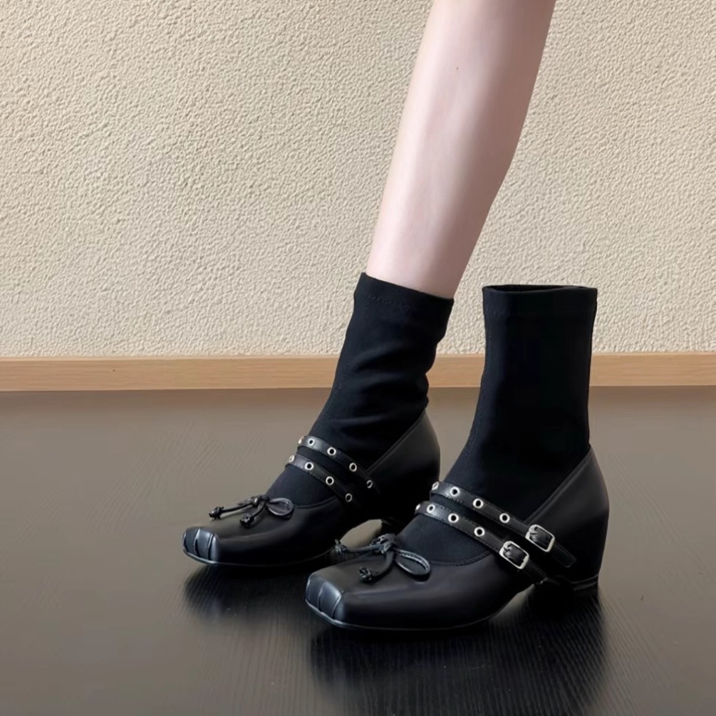 绒面瘦瘦靴芭蕾风内增高方头短靴