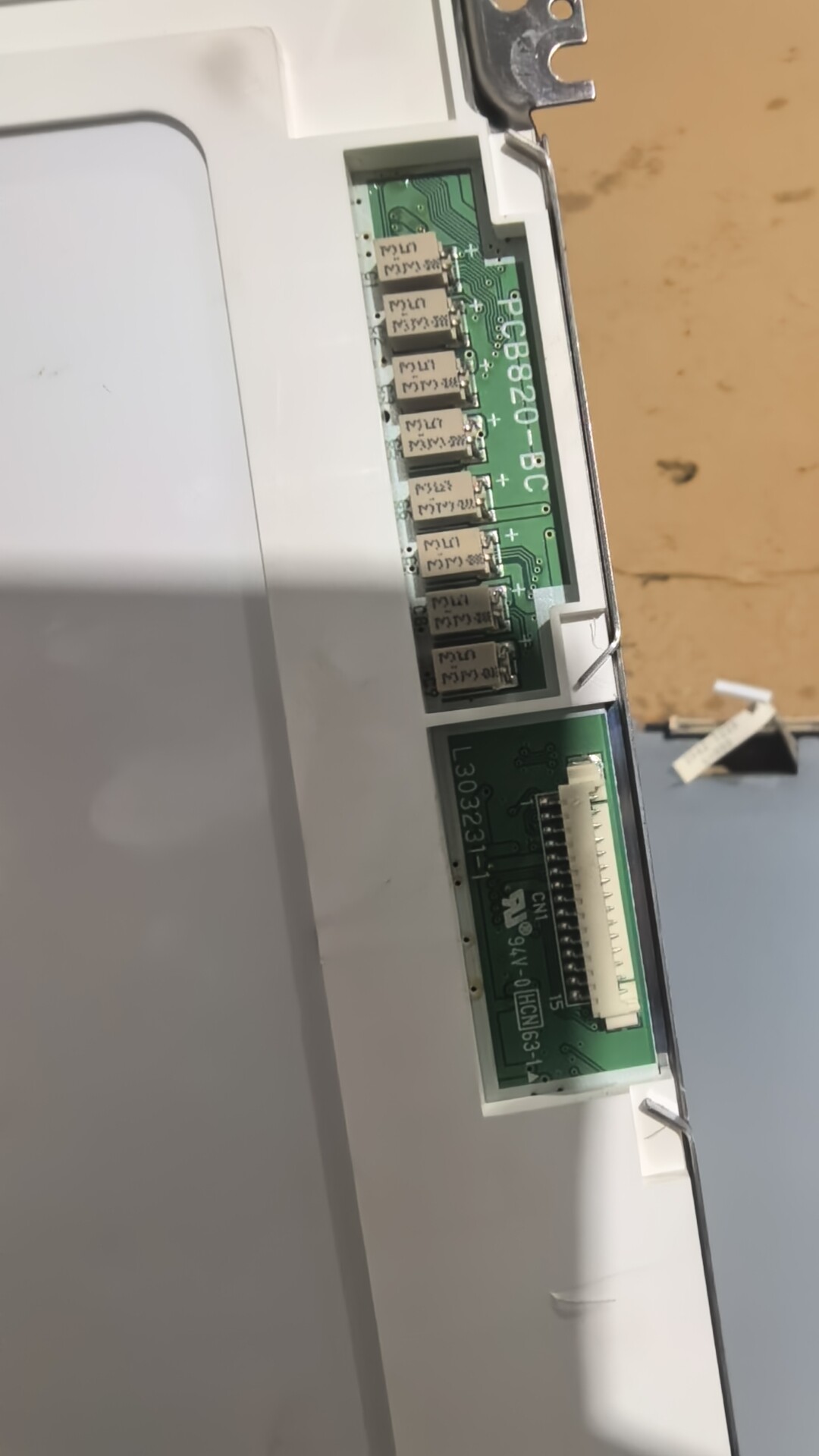 夏普屏幕是标准9.4英寸工业液晶屏，分辨率为640&times;480