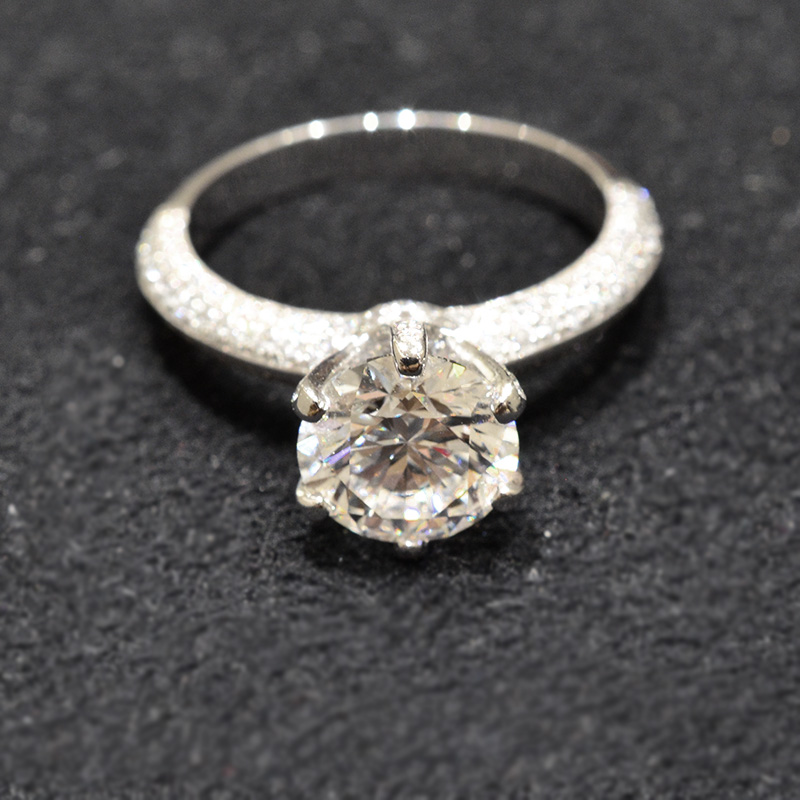圆形培育钻石戒指女满钻镶嵌求婚钻戒时尚