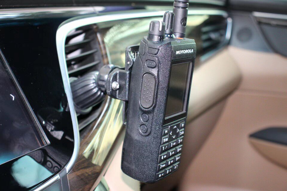 手台对讲机车载支架空调出风口通用款直插式小巧方便牢固接头配件