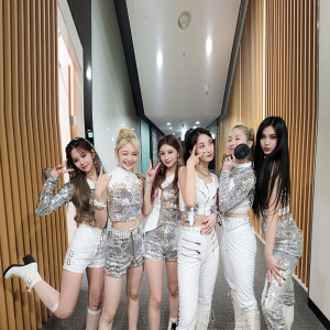 韩国everglow女团同款演出服亮片服爵士舞打歌服舞蹈套装女韩舞潮