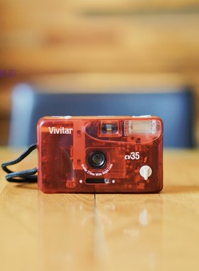 【精彩】vivitar威达红色透明外壳135mm胶片旁轴相机