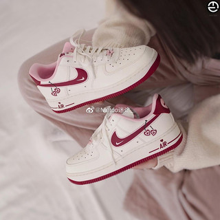 Nike/耐克 Air Force 1 女子白粉情人节限定空军一号板鞋 FD4616